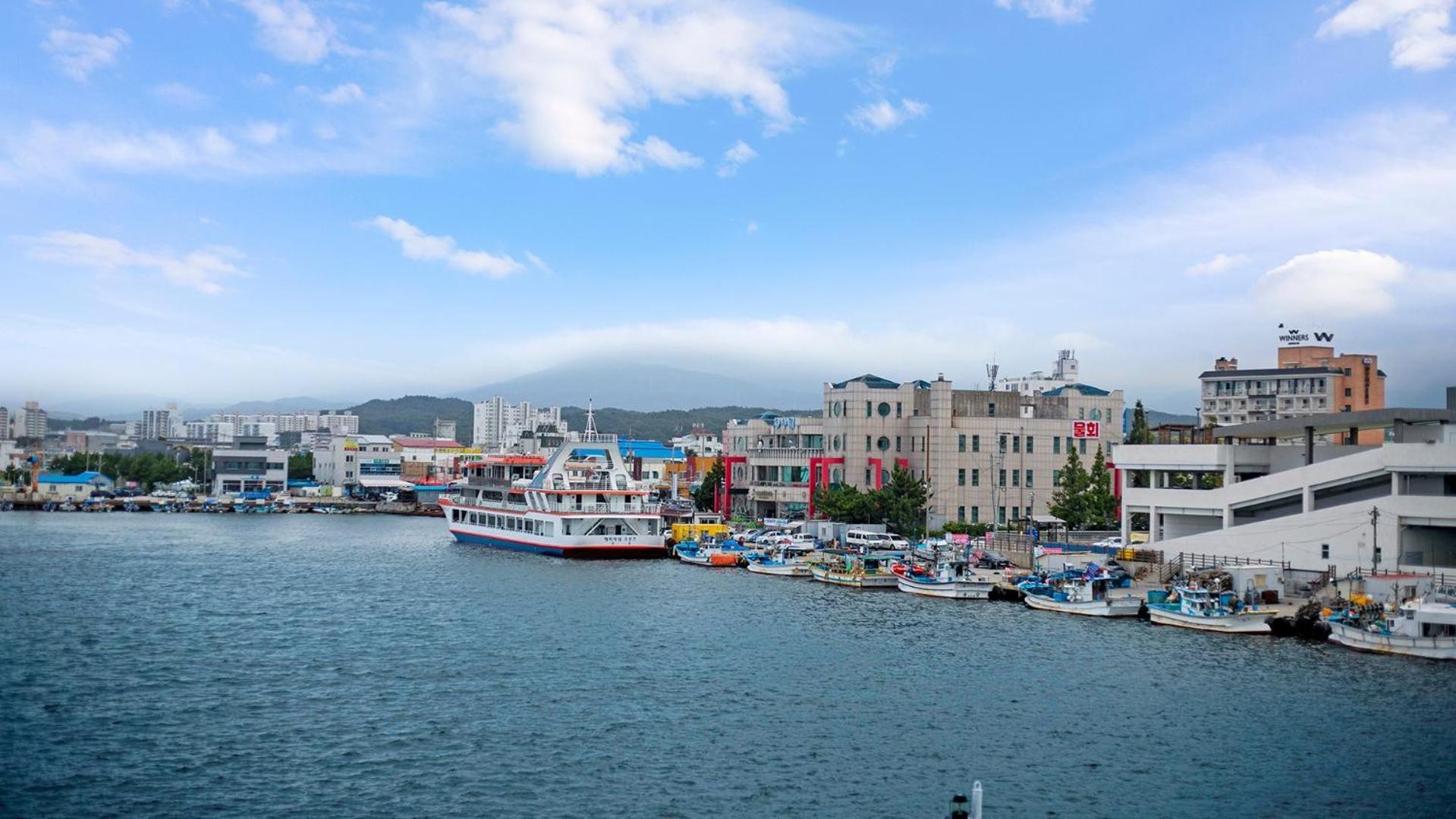 Gangneung Jumunjin Lighthouse Pension Bagian luar foto